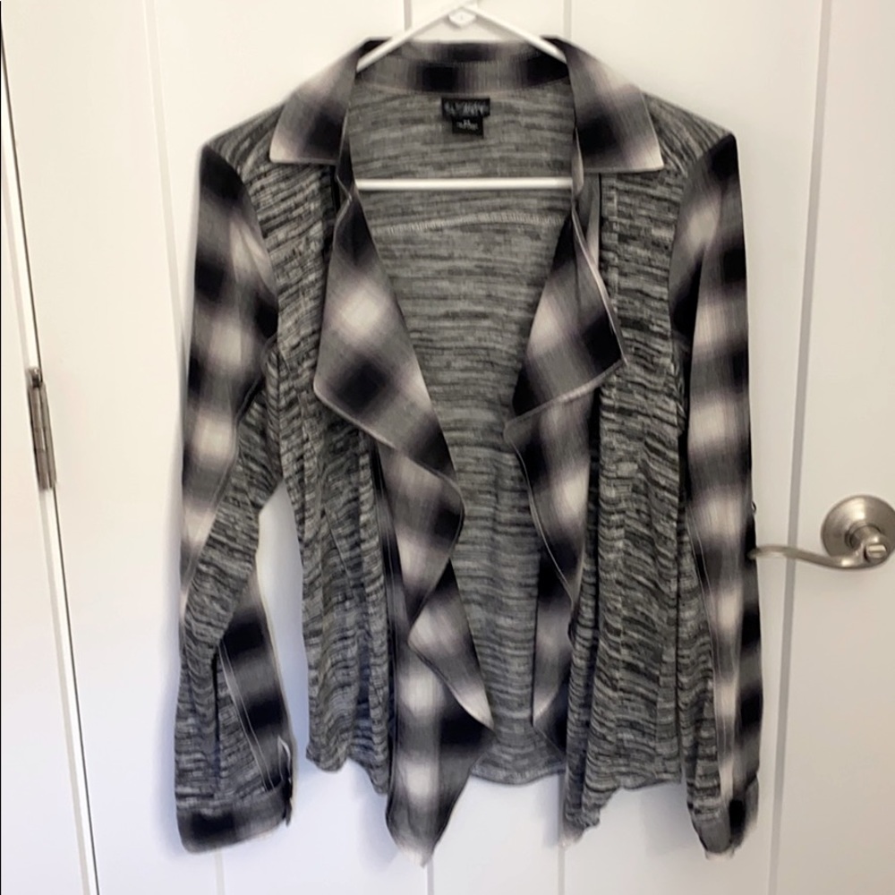 Day Trip Open Drape Black, Gray, Silver & White.